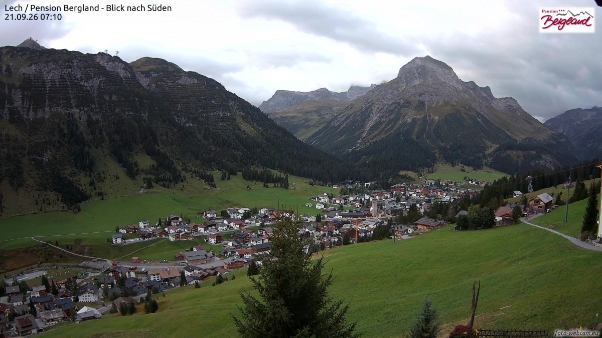 Archiv Foto Webcam Oberlech: Ausblick Pension Bergland