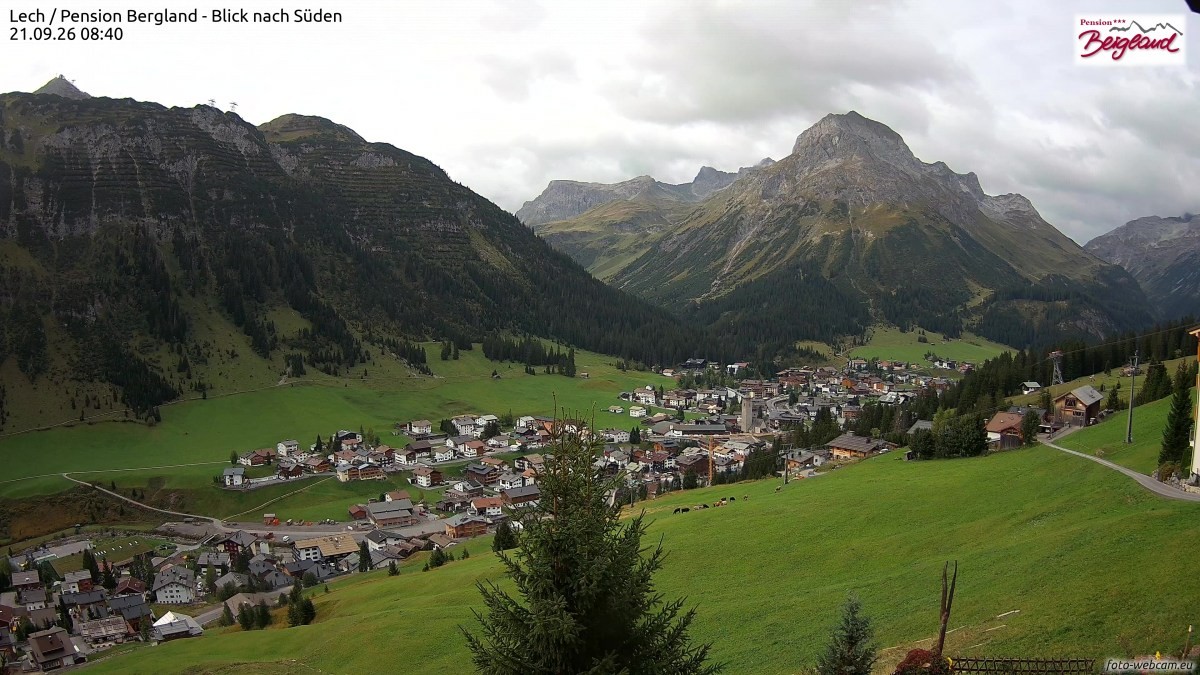 Archiv Foto Webcam Oberlech: Ausblick Pension Bergland