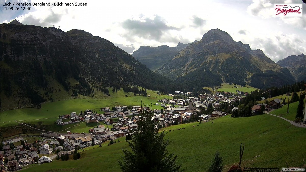 Archiv Foto Webcam Oberlech: Ausblick Pension Bergland
