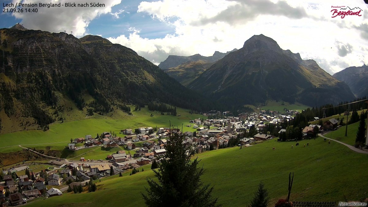 Archiv Foto Webcam Oberlech: Ausblick Pension Bergland