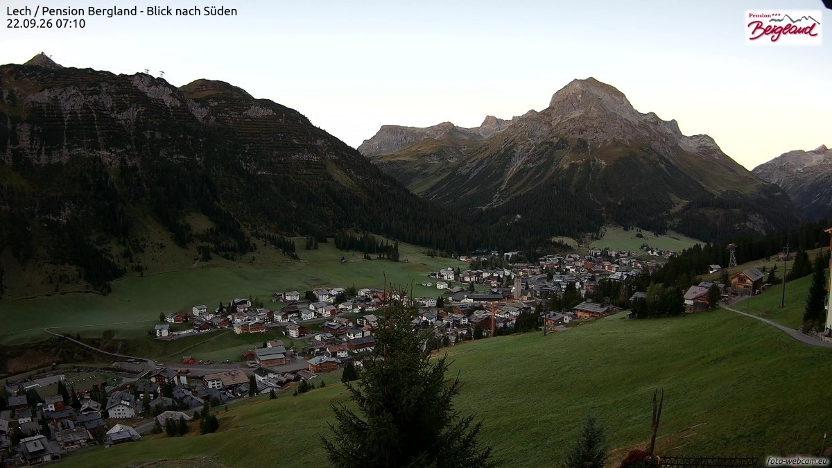 Archiv Foto Webcam Oberlech: Ausblick Pension Bergland
