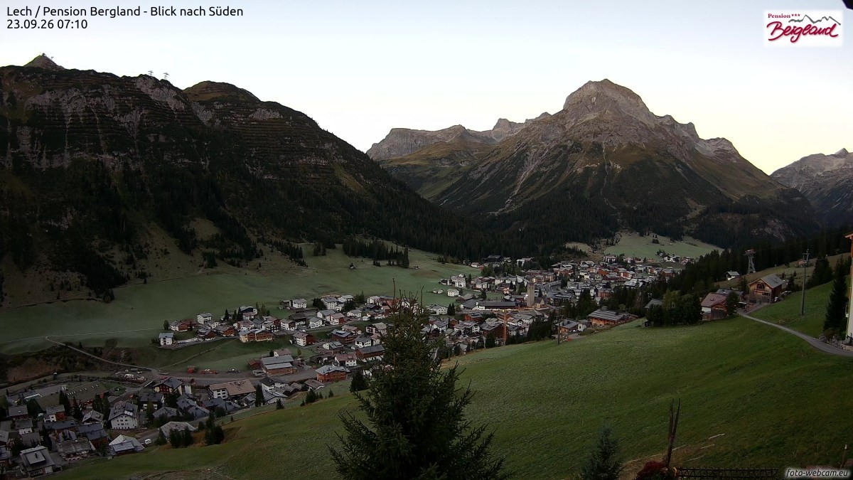 Archiv Foto Webcam Oberlech: Ausblick Pension Bergland