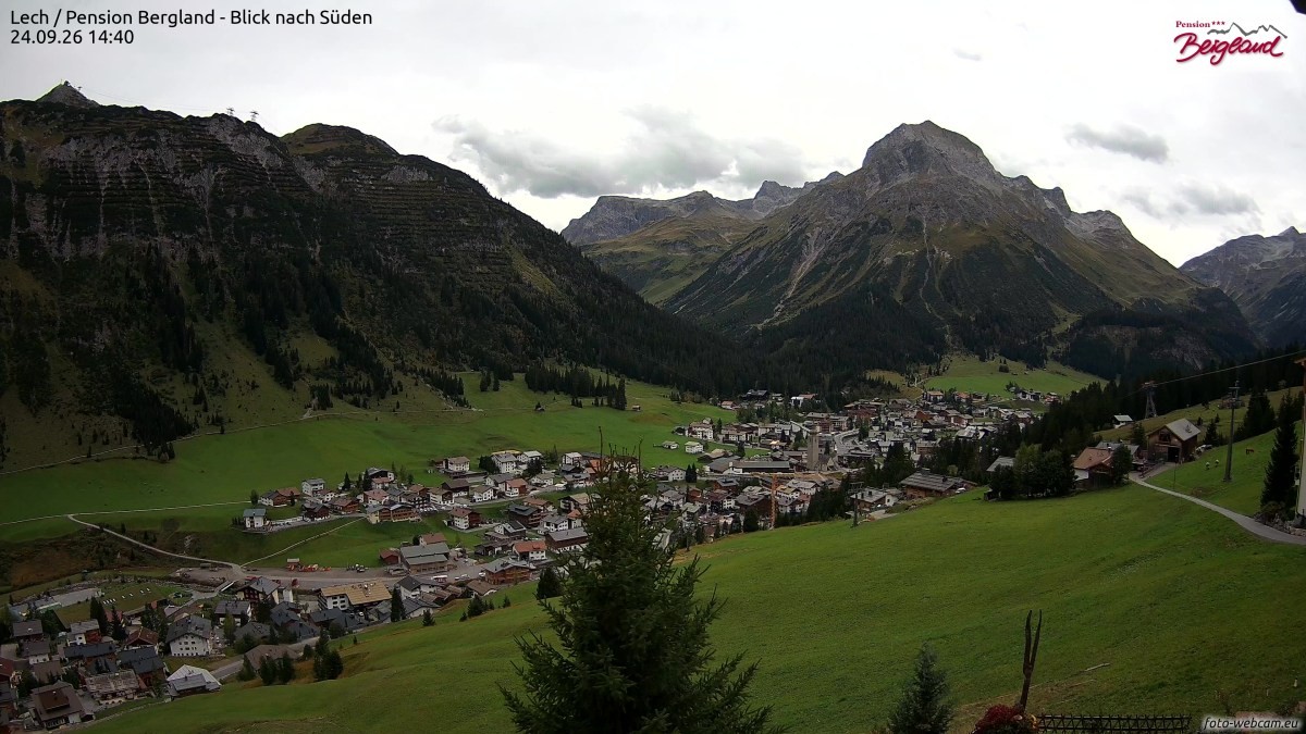 Archiv Foto Webcam Oberlech: Ausblick Pension Bergland