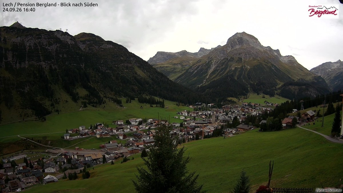 Archiv Foto Webcam Oberlech: Ausblick Pension Bergland