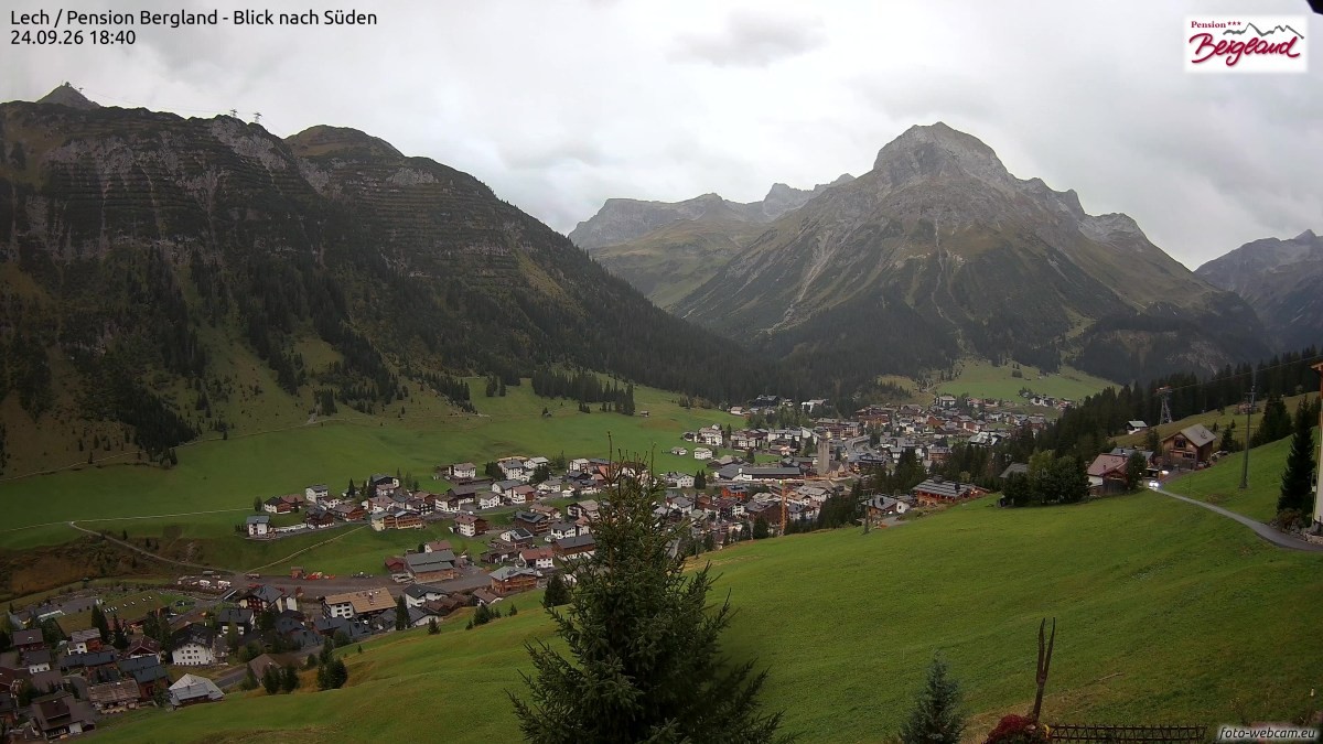 Archiv Foto Webcam Oberlech: Ausblick Pension Bergland