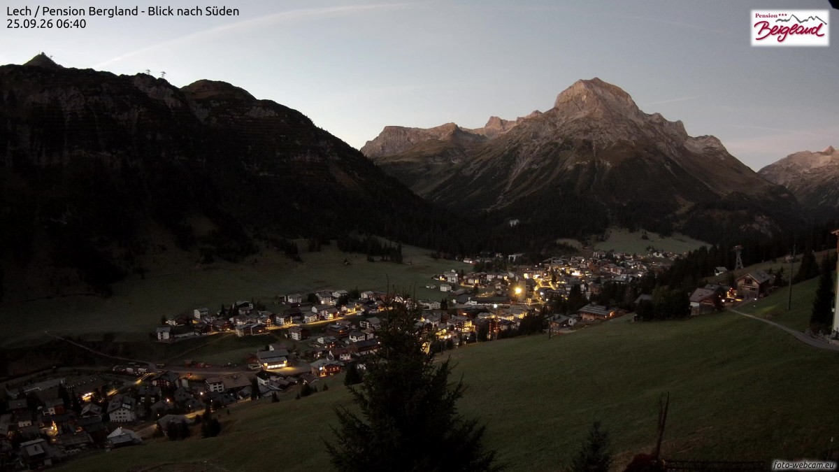 Archiv Foto Webcam Oberlech: Ausblick Pension Bergland