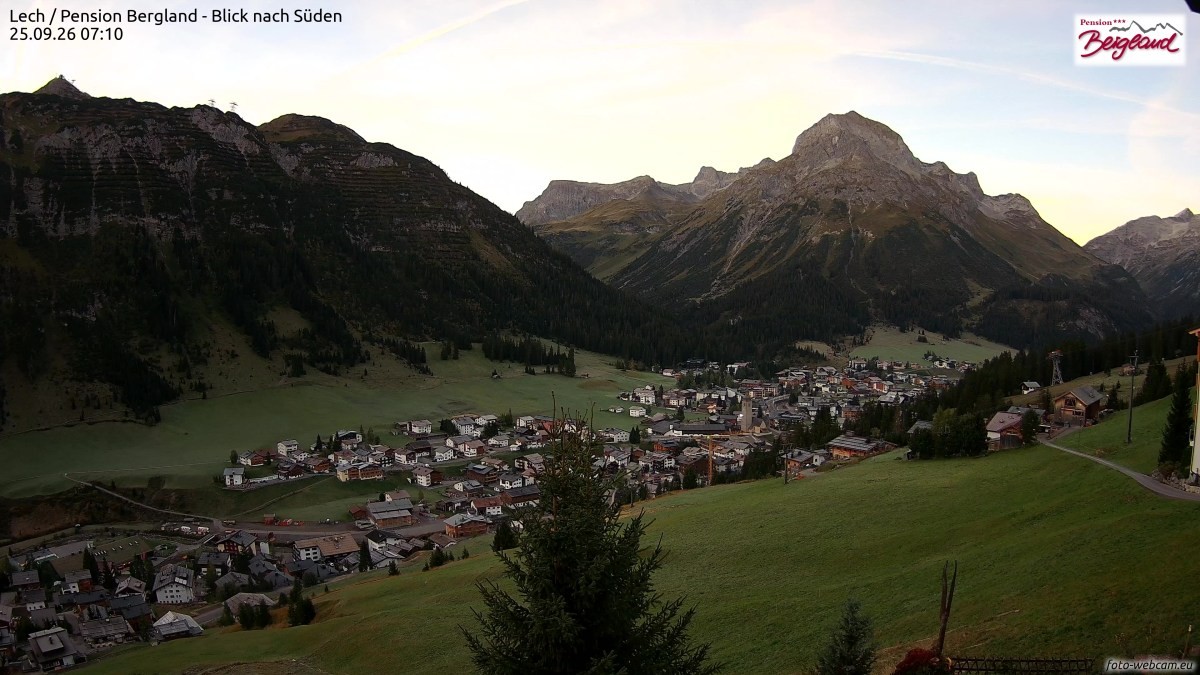 Archiv Foto Webcam Oberlech: Ausblick Pension Bergland