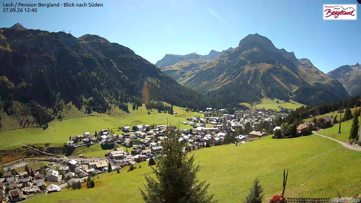 Archiv Foto Webcam Oberlech: Ausblick Pension Bergland