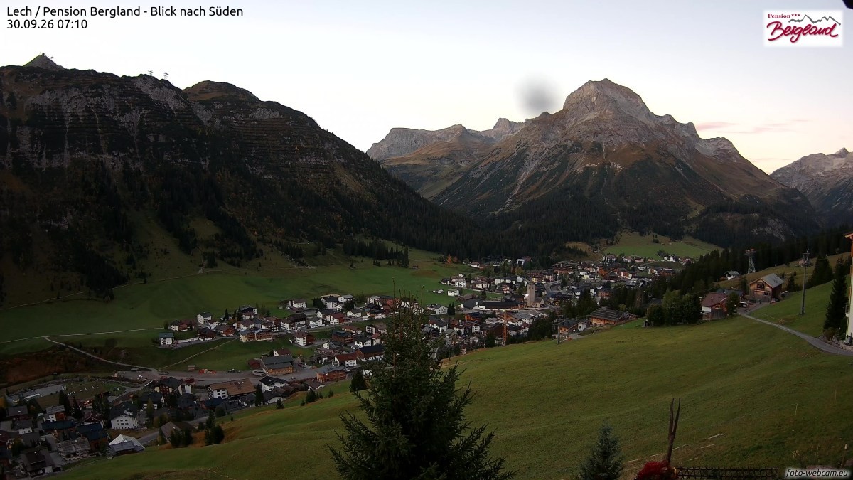 Archiv Foto Webcam Oberlech: Ausblick Pension Bergland