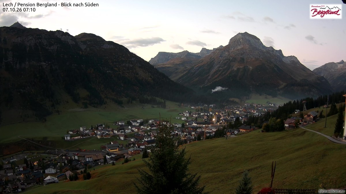 Archiv Foto Webcam Oberlech: Ausblick Pension Bergland