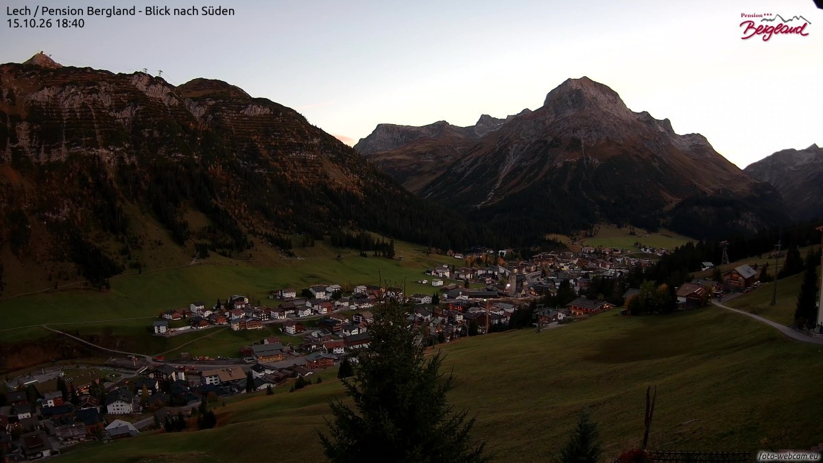 Archiv Foto Webcam Oberlech: Ausblick Pension Bergland