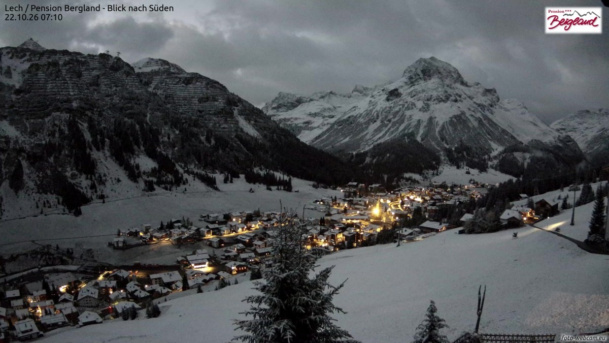 Archiv Foto Webcam Oberlech: Ausblick Pension Bergland