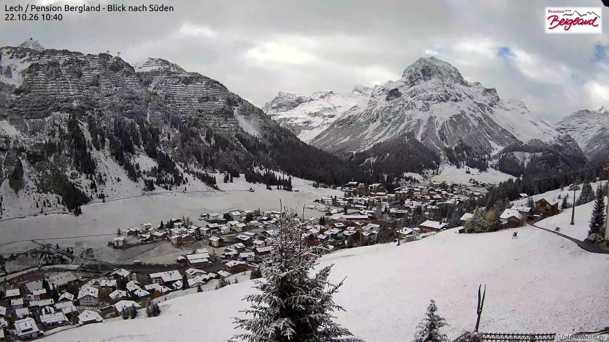 Archiv Foto Webcam Oberlech: Ausblick Pension Bergland