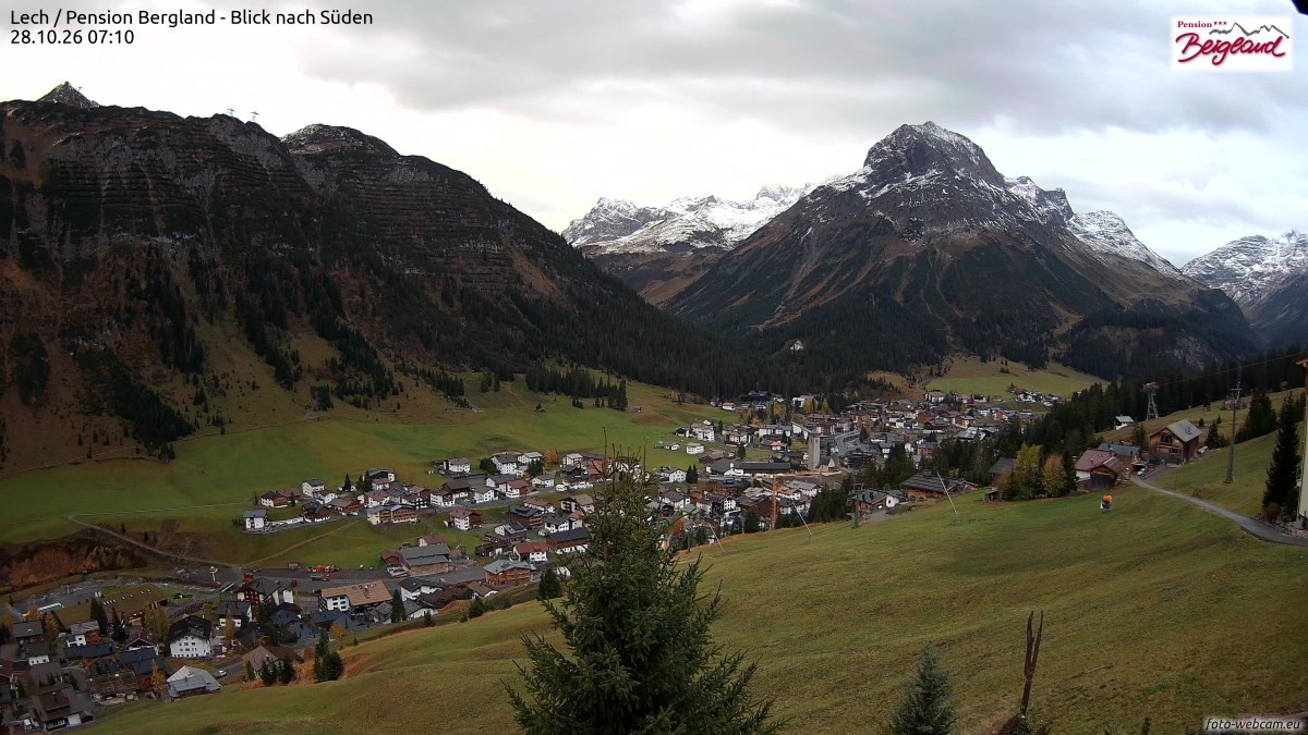 Archiv Foto Webcam Oberlech: Ausblick Pension Bergland