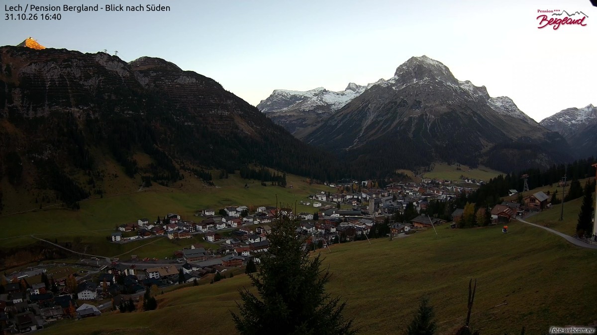 Archiv Foto Webcam Oberlech: Ausblick Pension Bergland
