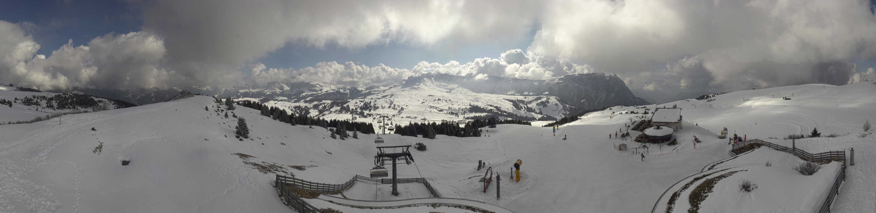 Archived image Webcam Alpe di Siusi: View from the Puflatsch Mountain Station