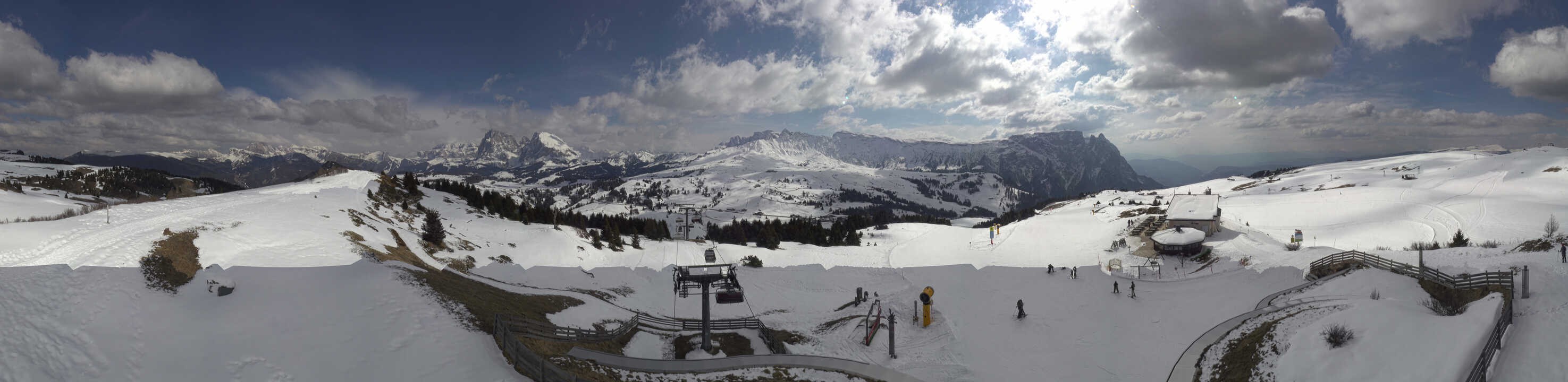 Archived image Webcam Alpe di Siusi: View from the Puflatsch Mountain Station