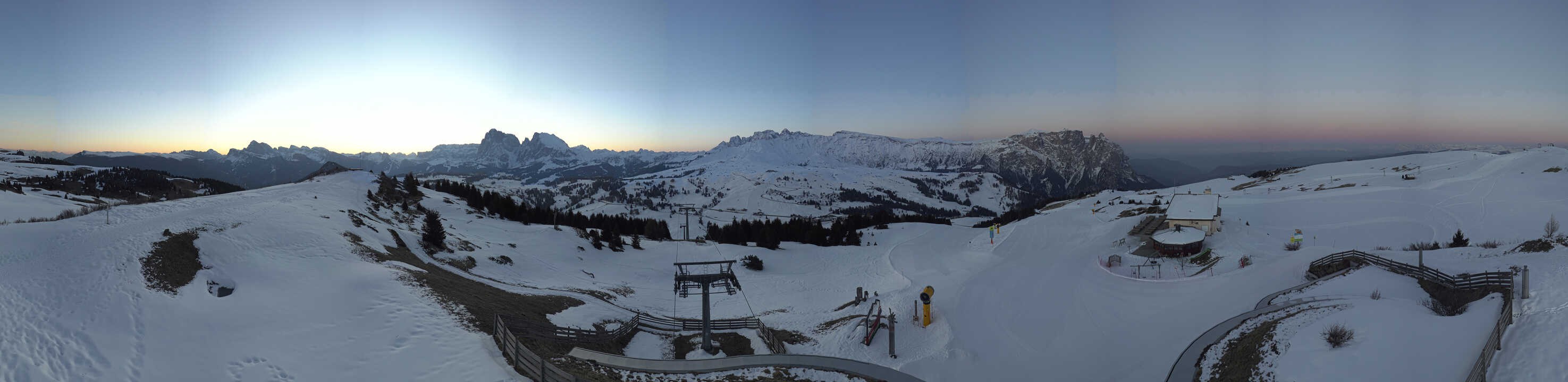 Archived image Webcam Alpe di Siusi: View from the Puflatsch Mountain Station