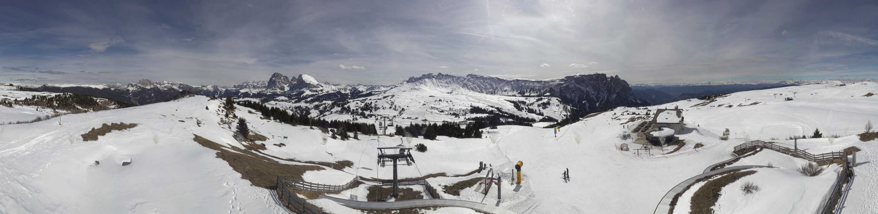 Archived image Webcam Alpe di Siusi: View from the Puflatsch Mountain Station