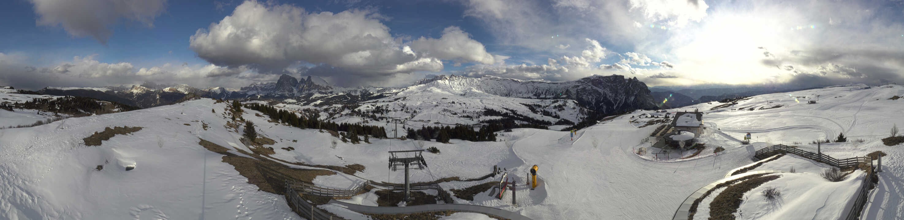 Archived image Webcam Alpe di Siusi: View from the Puflatsch Mountain Station