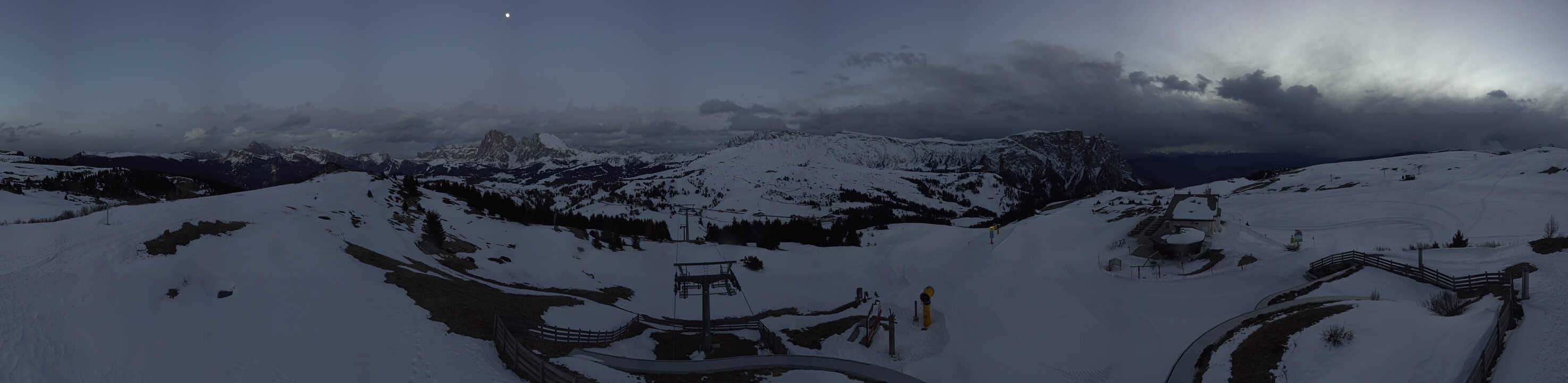 Archived image Webcam Alpe di Siusi: View from the Puflatsch Mountain Station