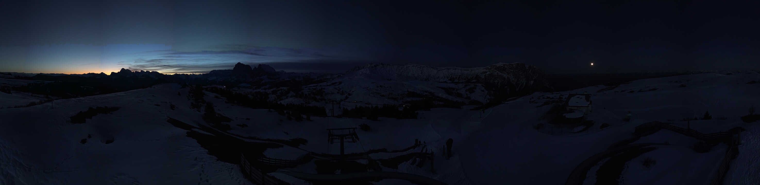 Archived image Webcam Alpe di Siusi: View from the Puflatsch Mountain Station