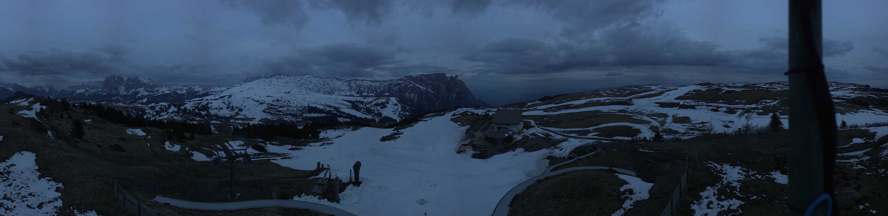 Archived image Webcam Alpe di Siusi: View from the Puflatsch Mountain Station