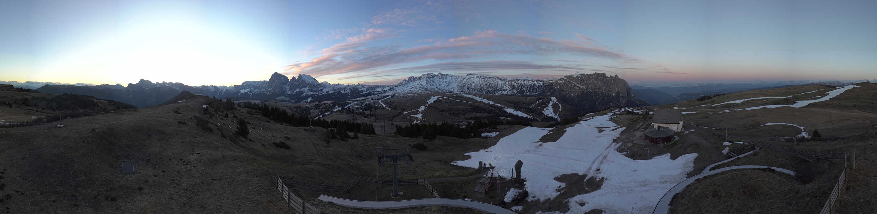 Archived image Webcam Alpe di Siusi: View from the Puflatsch Mountain Station