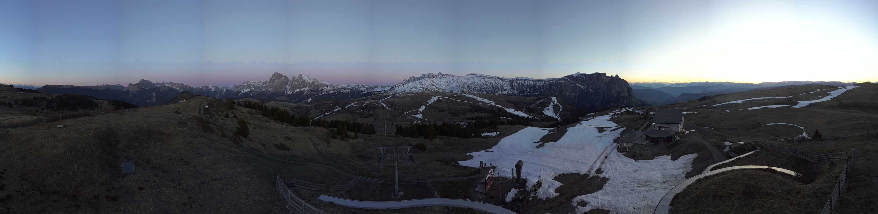 Archived image Webcam Alpe di Siusi: View from the Puflatsch Mountain Station