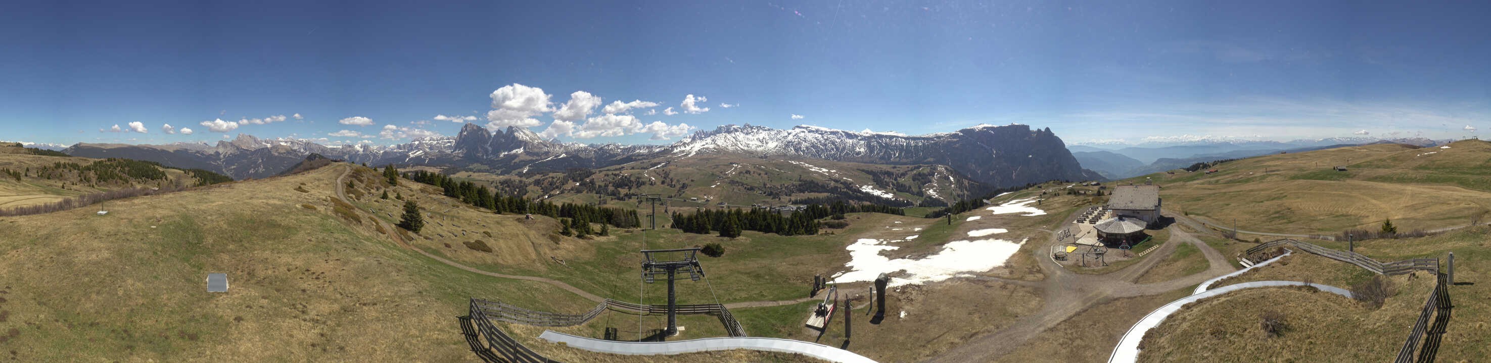 Archived image Webcam Alpe di Siusi: View from the Puflatsch Mountain Station
