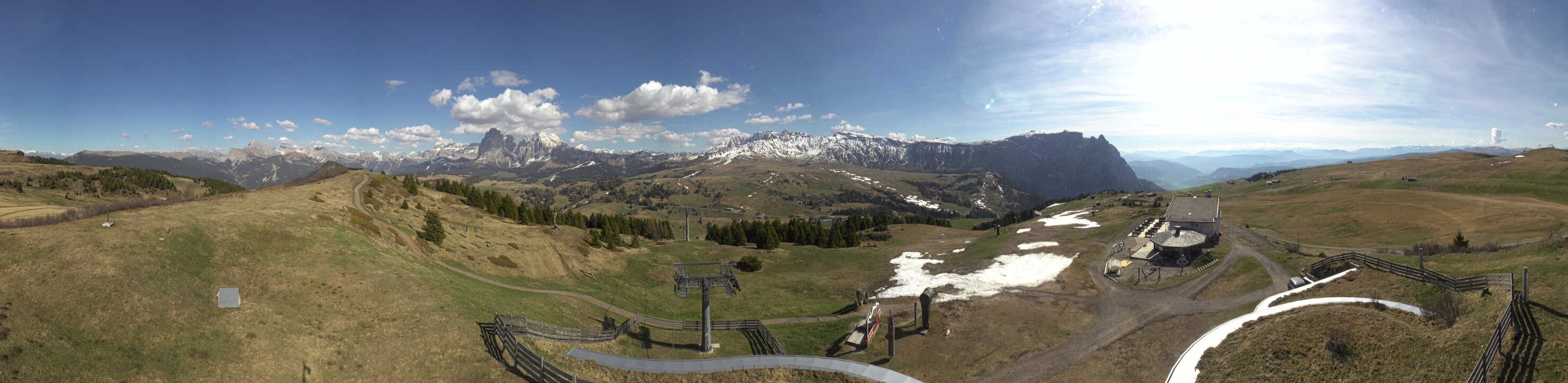 Archived image Webcam Alpe di Siusi: View from the Puflatsch Mountain Station