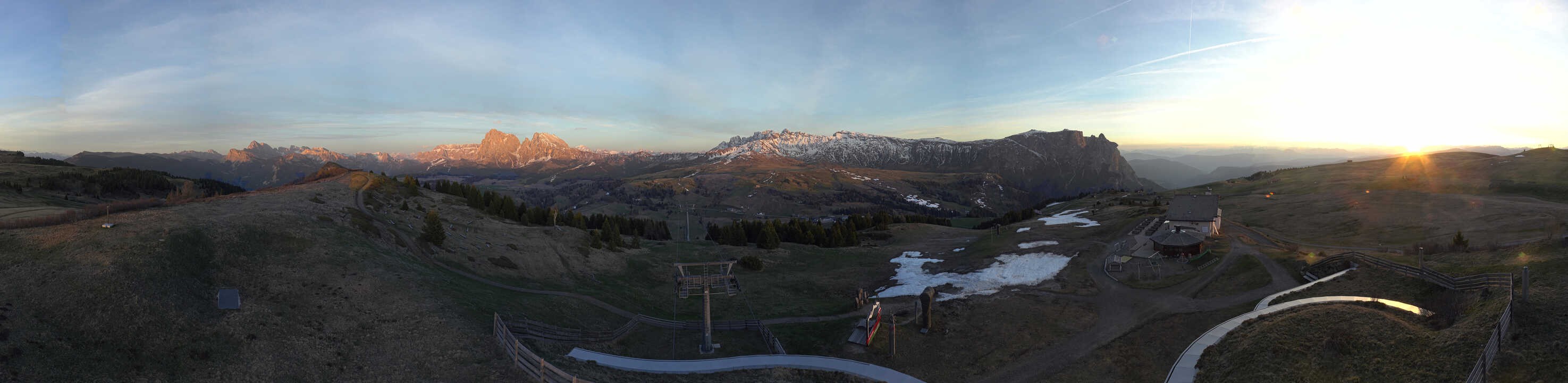 Archived image Webcam Alpe di Siusi: View from the Puflatsch Mountain Station