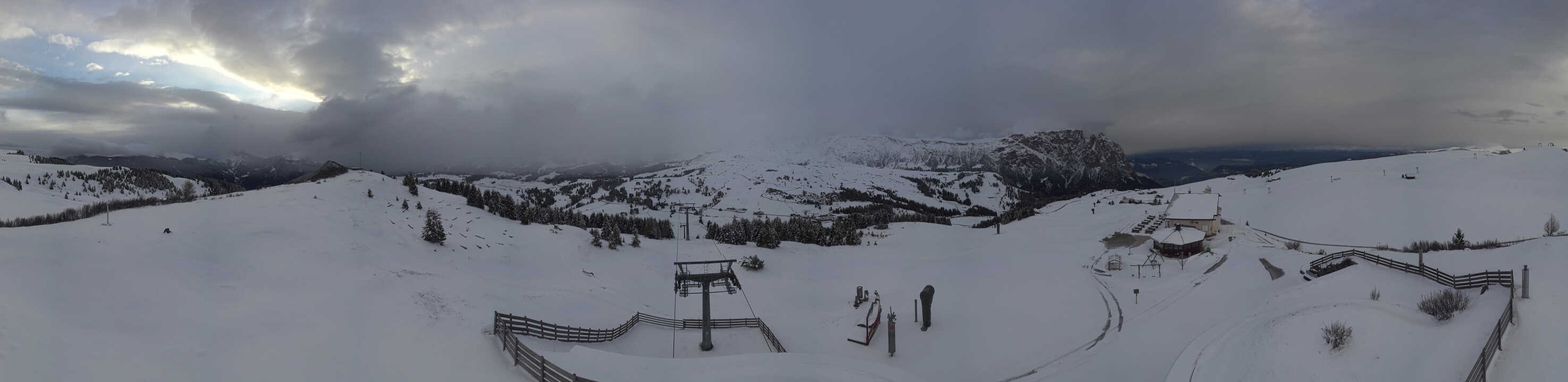 Archived image Webcam Alpe di Siusi: View from the Puflatsch Mountain Station