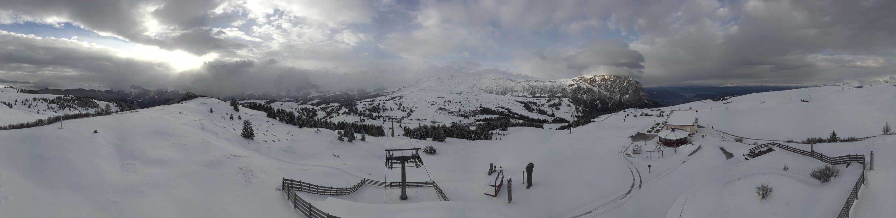 Archived image Webcam Alpe di Siusi: View from the Puflatsch Mountain Station