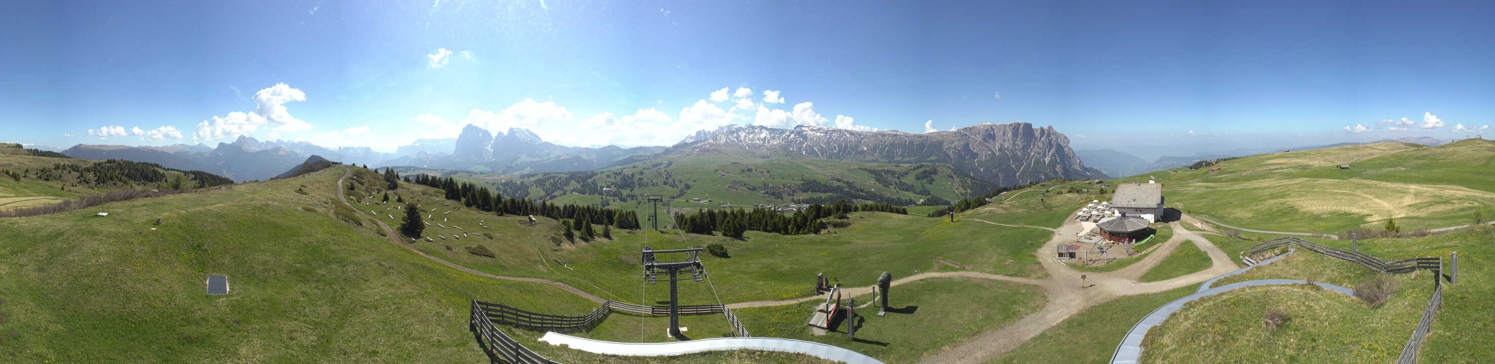 Archived image Webcam Alpe di Siusi: View from the Puflatsch Mountain Station
