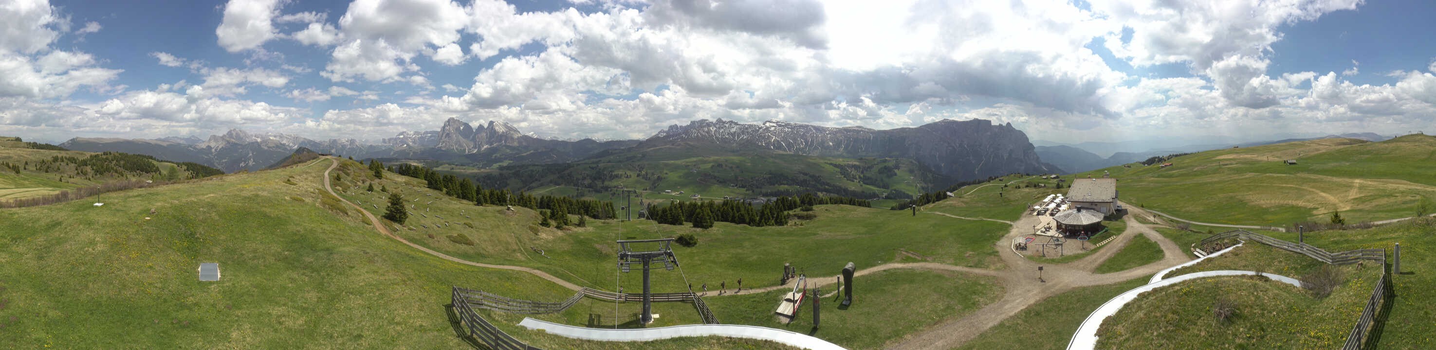 Archived image Webcam Alpe di Siusi: View from the Puflatsch Mountain Station