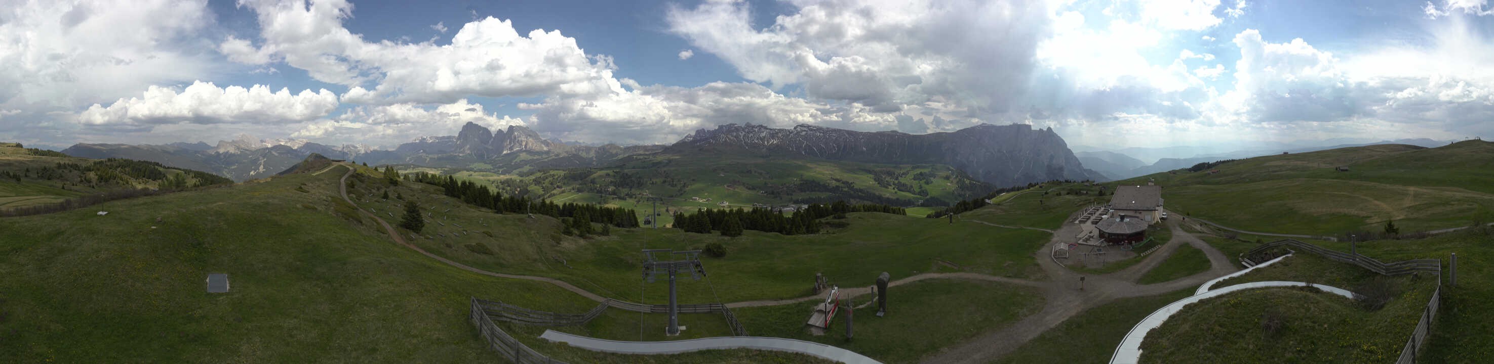 Archived image Webcam Alpe di Siusi: View from the Puflatsch Mountain Station