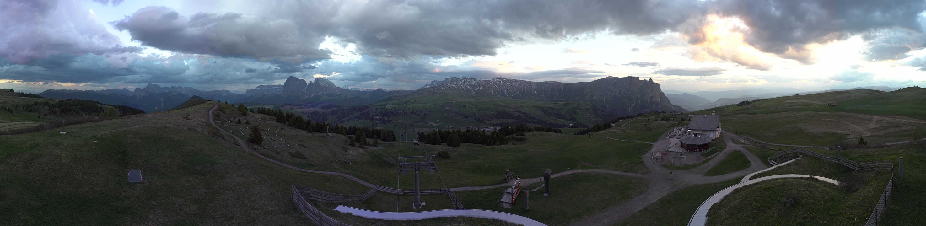Archived image Webcam Alpe di Siusi: View from the Puflatsch Mountain Station