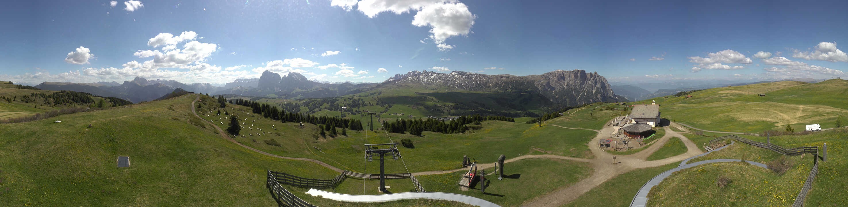 Archived image Webcam Alpe di Siusi: View from the Puflatsch Mountain Station