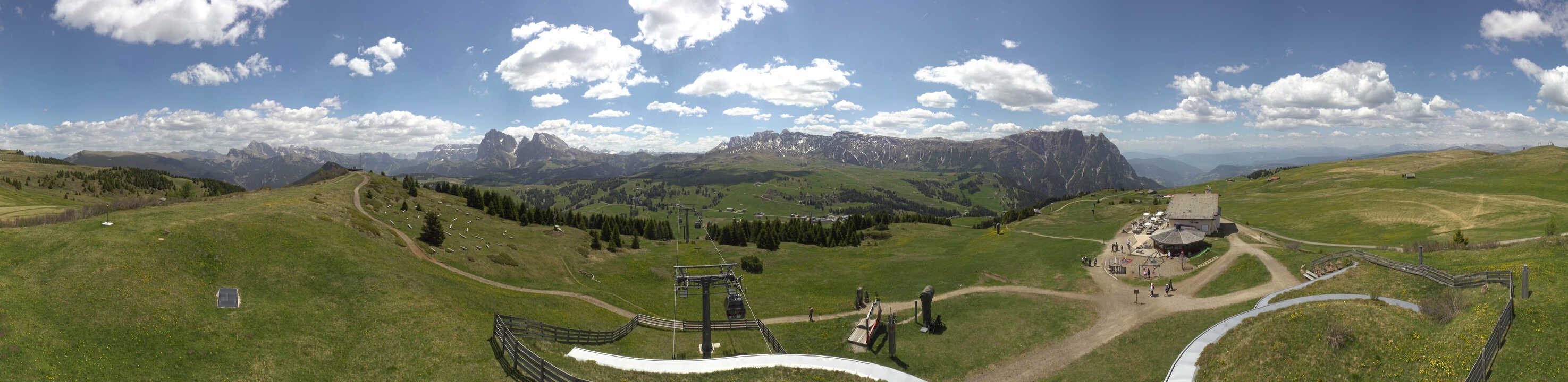 Archived image Webcam Alpe di Siusi: View from the Puflatsch Mountain Station