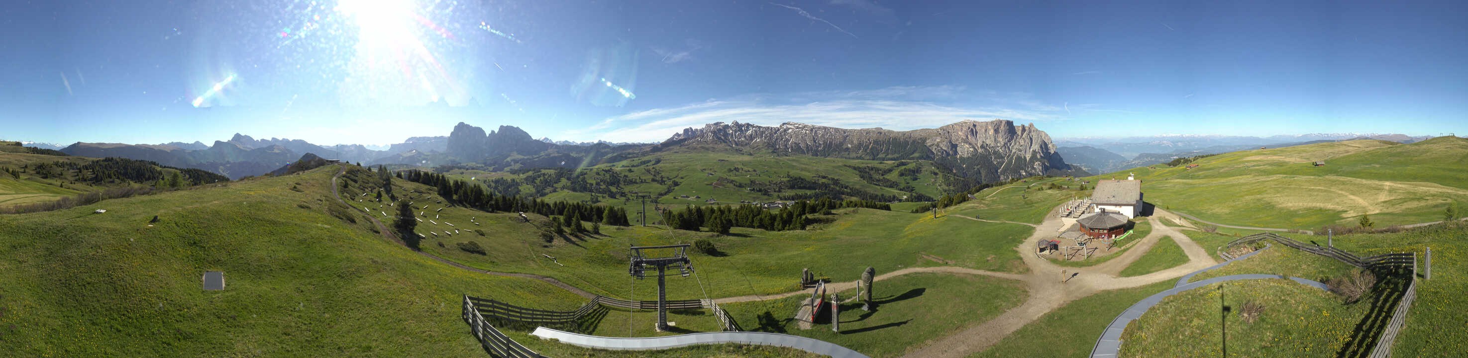Archived image Webcam Alpe di Siusi: View from the Puflatsch Mountain Station