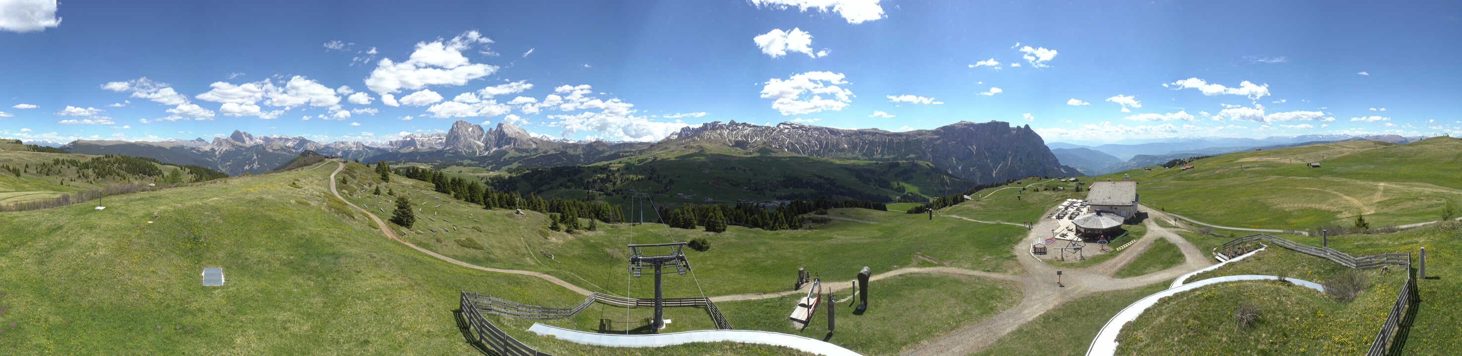 Archived image Webcam Alpe di Siusi: View from the Puflatsch Mountain Station