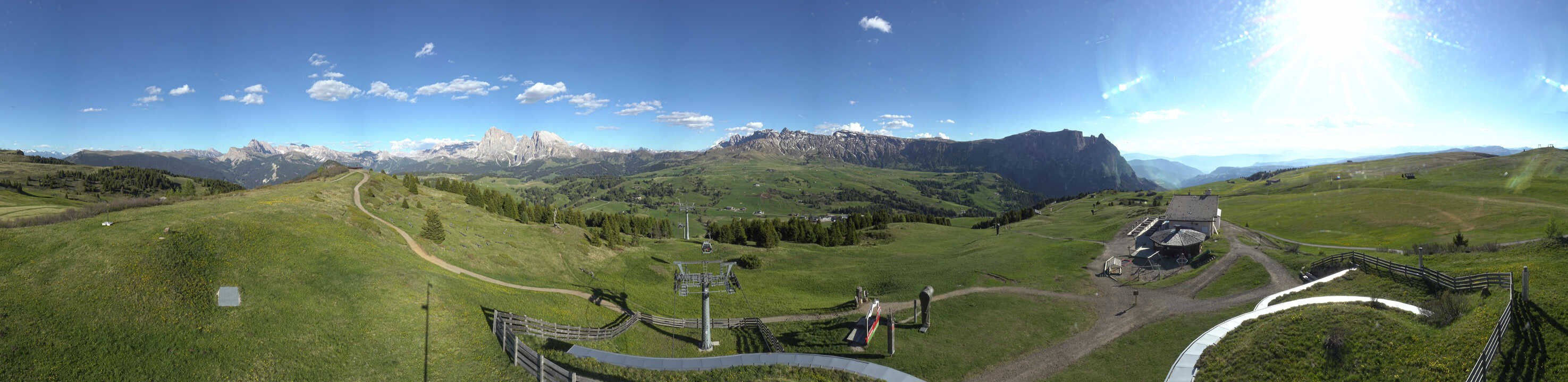 Archived image Webcam Alpe di Siusi: View from the Puflatsch Mountain Station