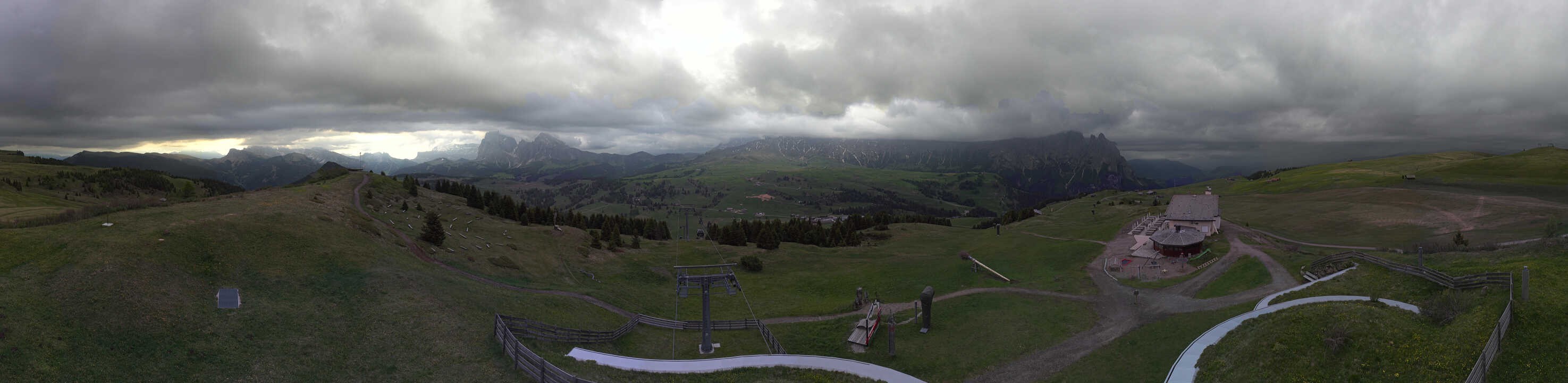 Archived image Webcam Alpe di Siusi: View from the Puflatsch Mountain Station