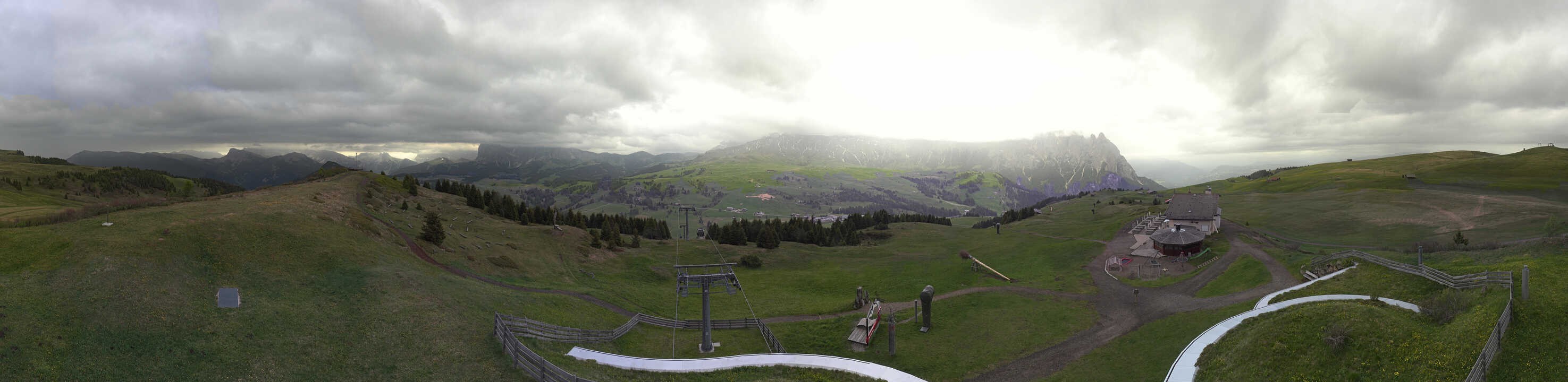 Archived image Webcam Alpe di Siusi: View from the Puflatsch Mountain Station