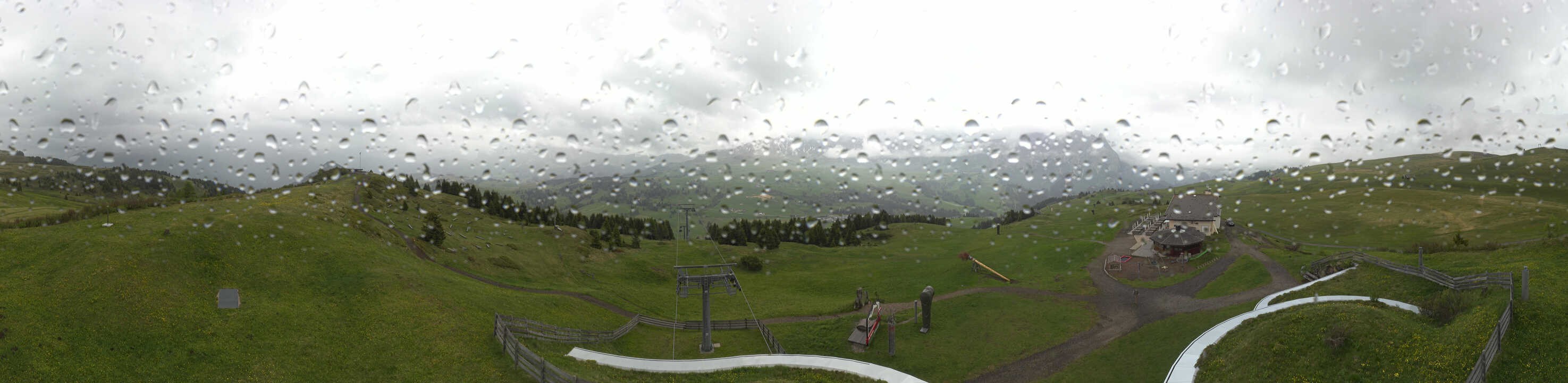 Archived image Webcam Alpe di Siusi: View from the Puflatsch Mountain Station