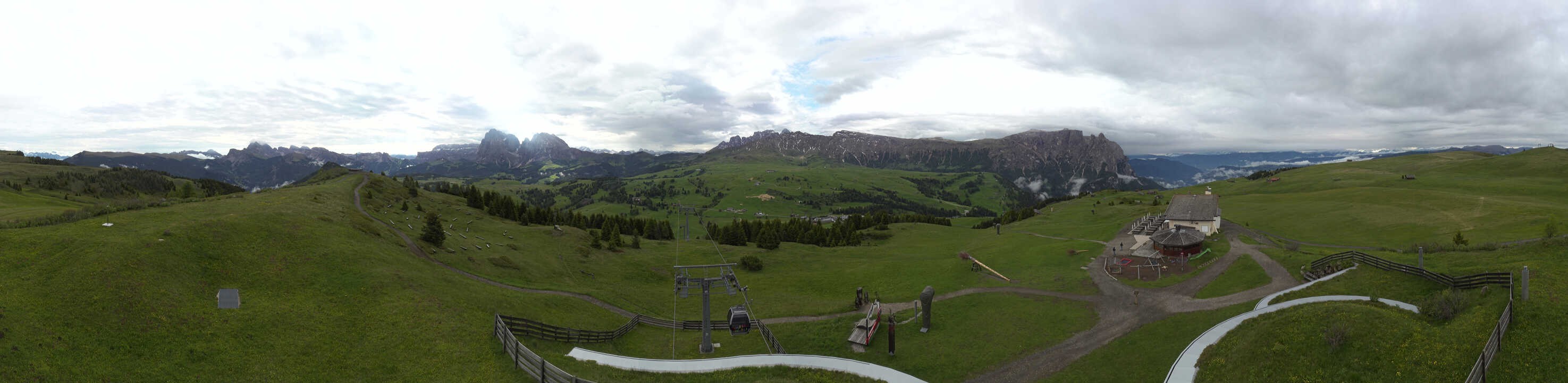 Archiv Foto Webcam Panorama der Seiser Alm von der Puflatsch Bergstation
