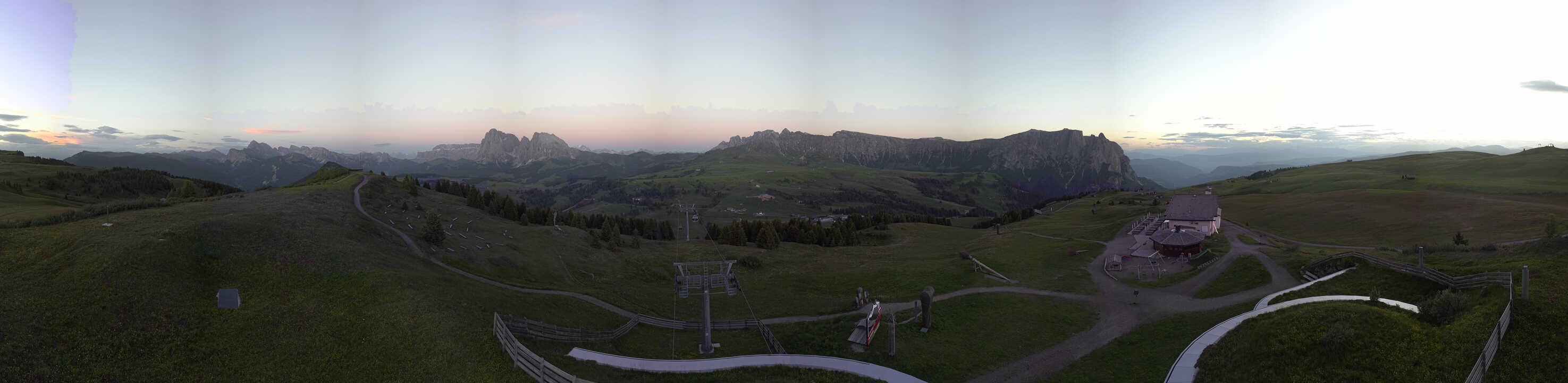 Archiv Foto Webcam Panorama der Seiser Alm von der Puflatsch Bergstation