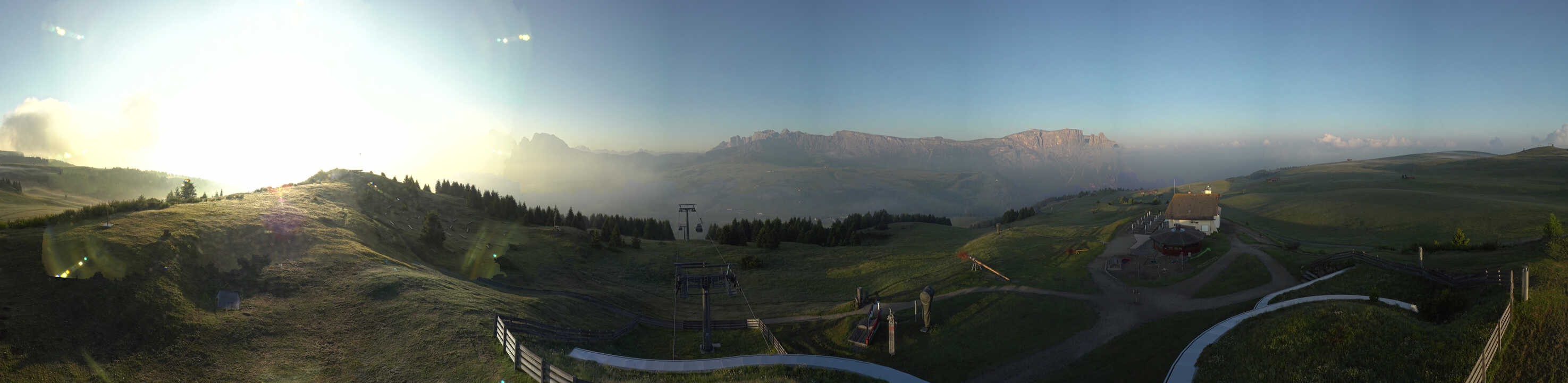 Archived image Webcam Alpe di Siusi: View from the Puflatsch Mountain Station