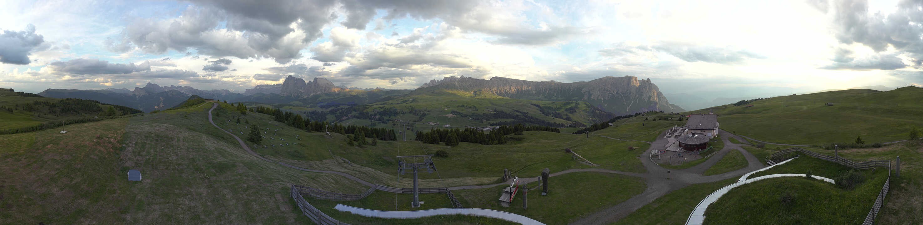 Archived image Webcam Alpe di Siusi: View from the Puflatsch Mountain Station